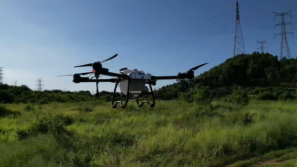 無人機打藥，效率高，安全可靠