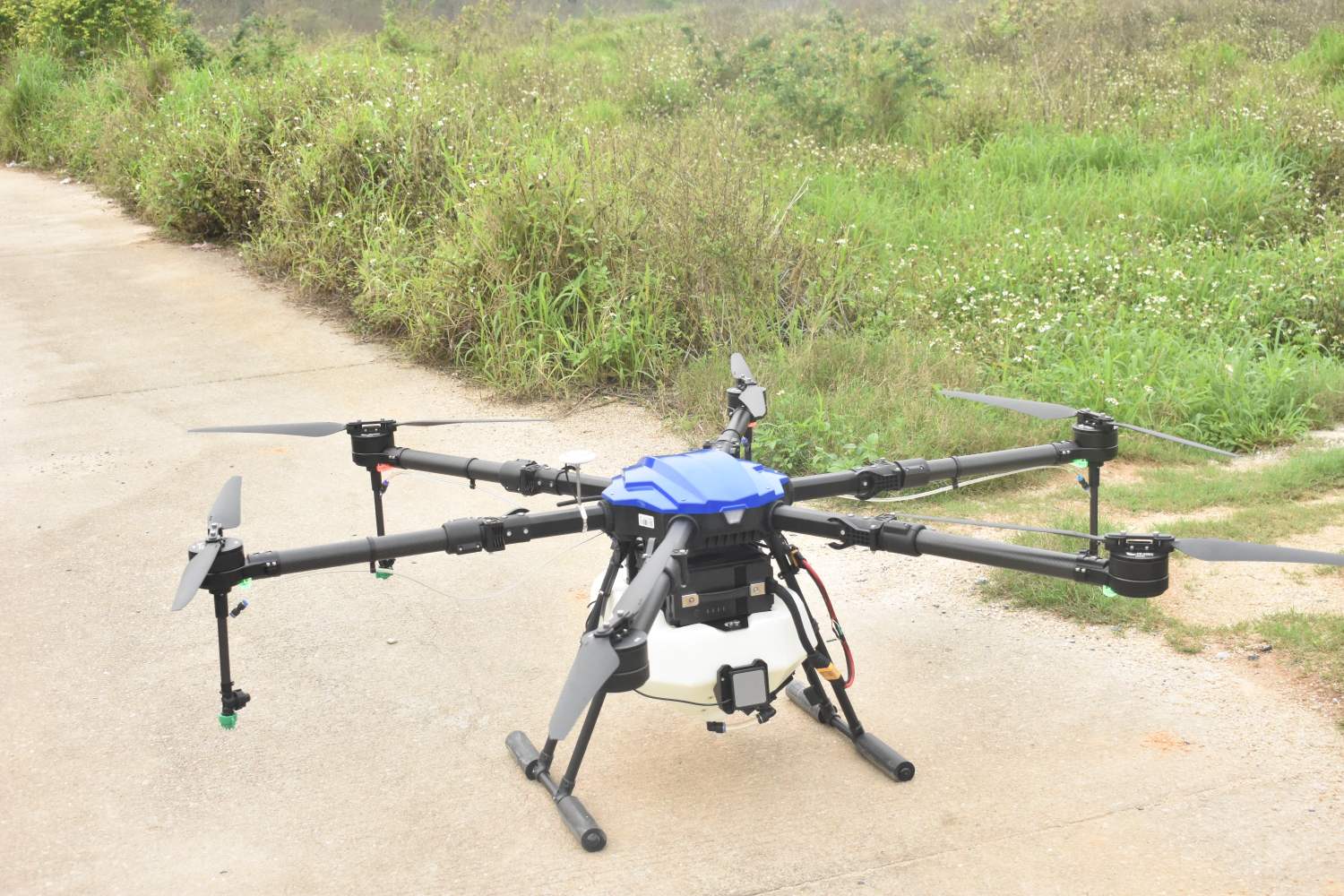 鼎峰無人機助力鄉村振興
