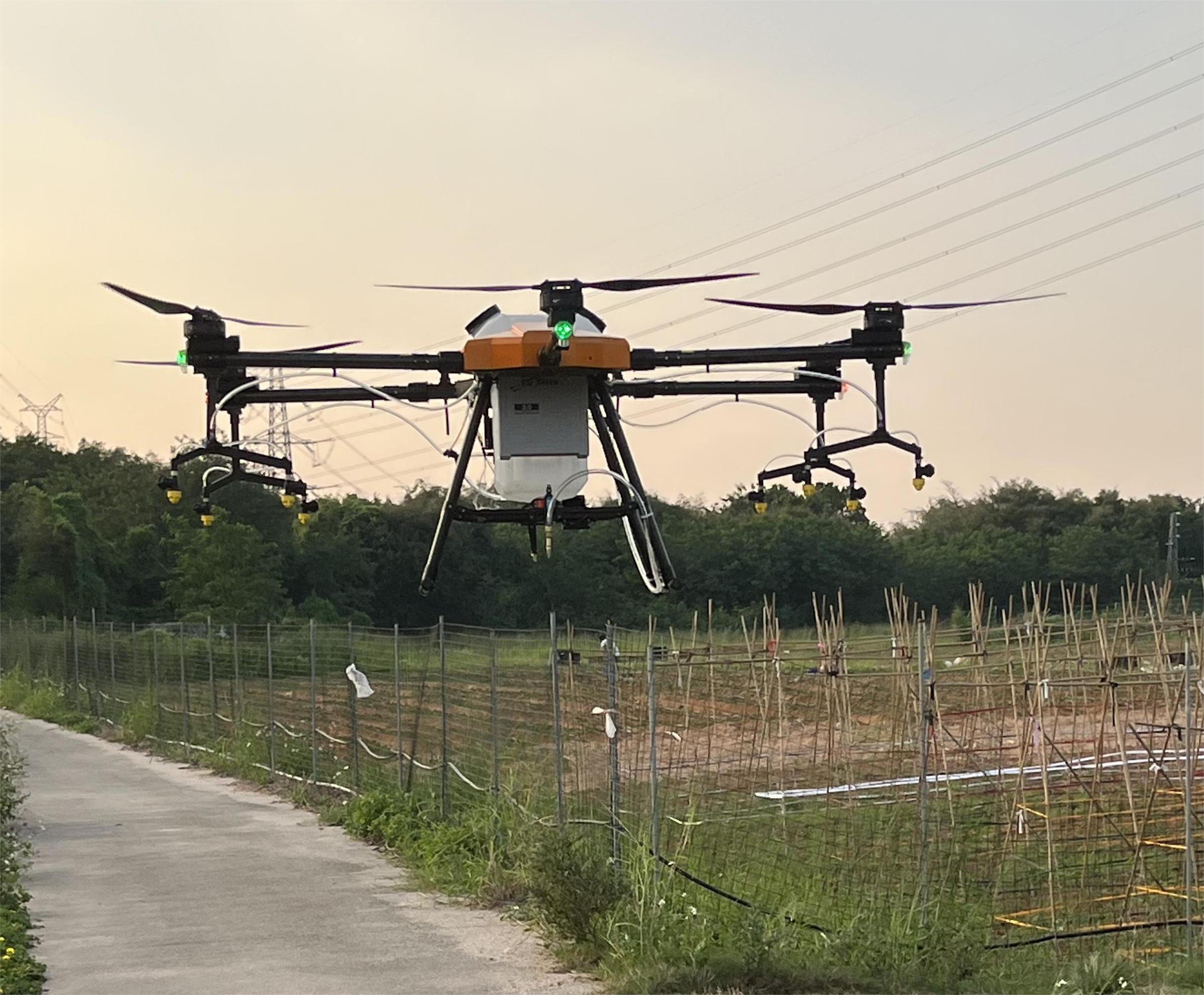 鼎峰無人機科技助農保豐收